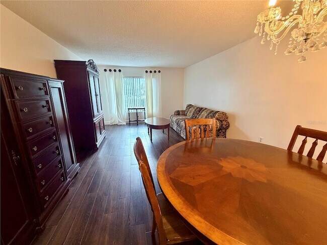 Building Photo - 13602 S Village Dr