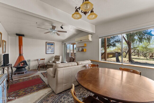 Building Photo - 757 Oleander St