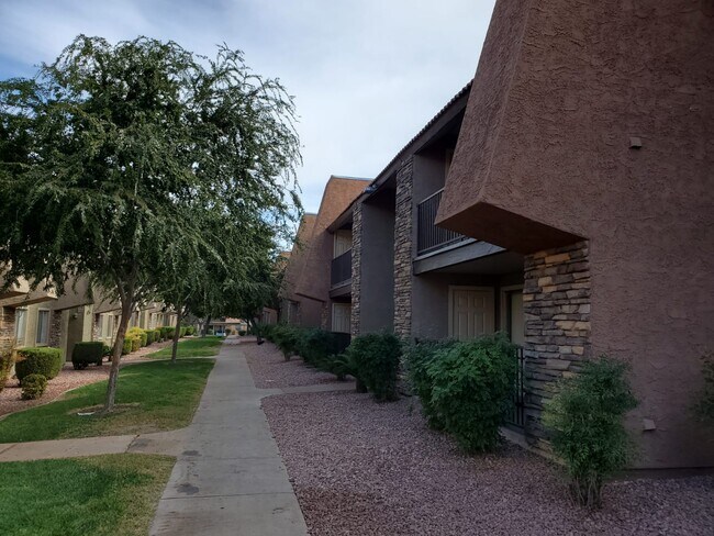 Building Photo - 5060 Indian River Dr