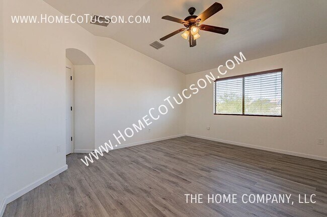 Building Photo - 6645 E Gehrig Ln