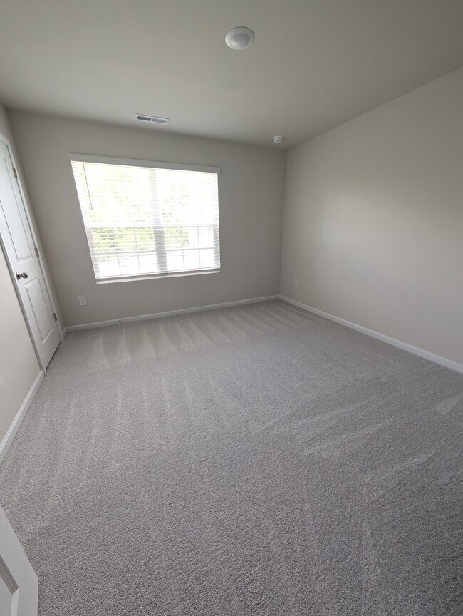 Building Photo - 3156 Fall Hills Dr