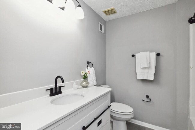 Building Photo - 5932 Spruce Run Ct