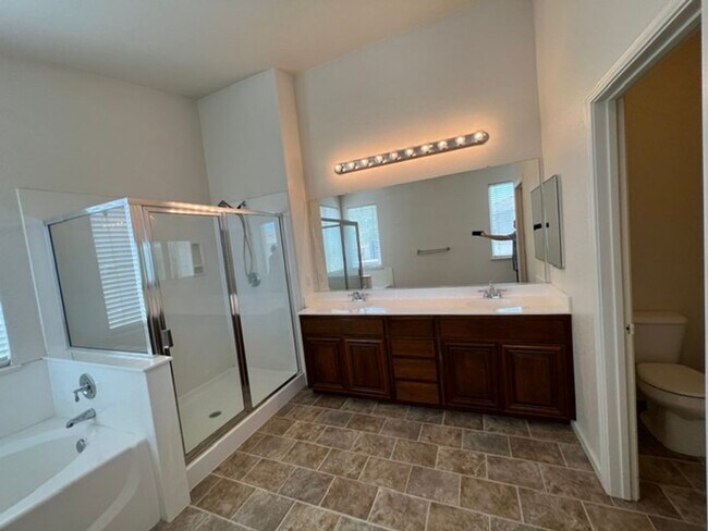 Building Photo - 2912 Medinah Way