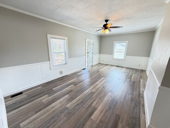 Building Photo - 3bed/2ba House off Hwy 3 near Downtown Kannapolis renovated in 2018