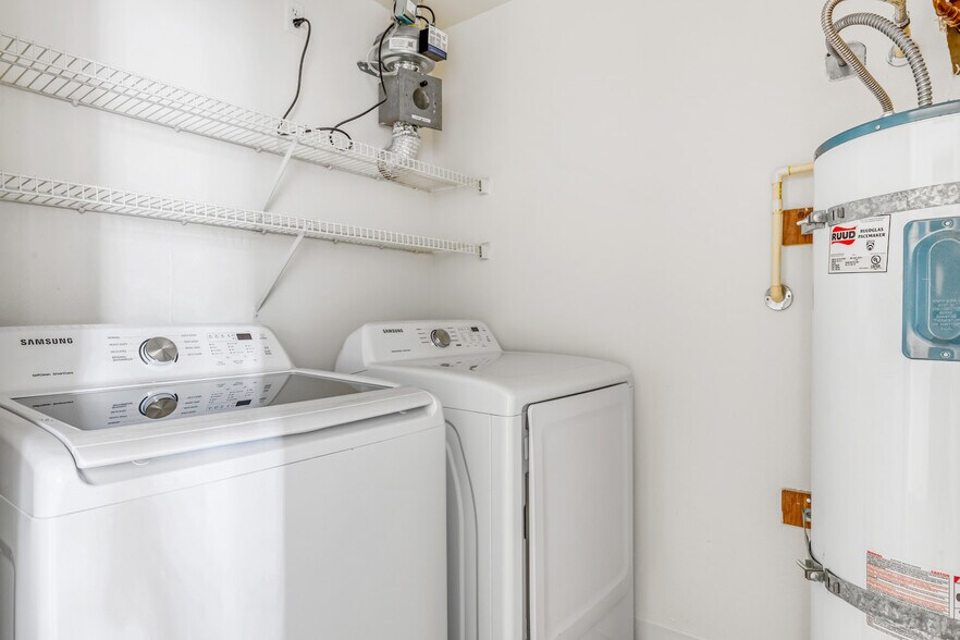 Building Photo - 11000 NE 10th St