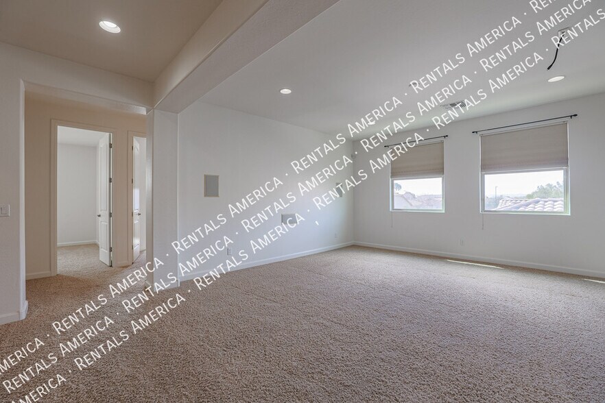 Building Photo - 654 E Sipapu Dr