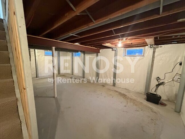 Building Photo - Availablae July 1st 4 Bedroom 2 Bath Single Family Home in Rochester