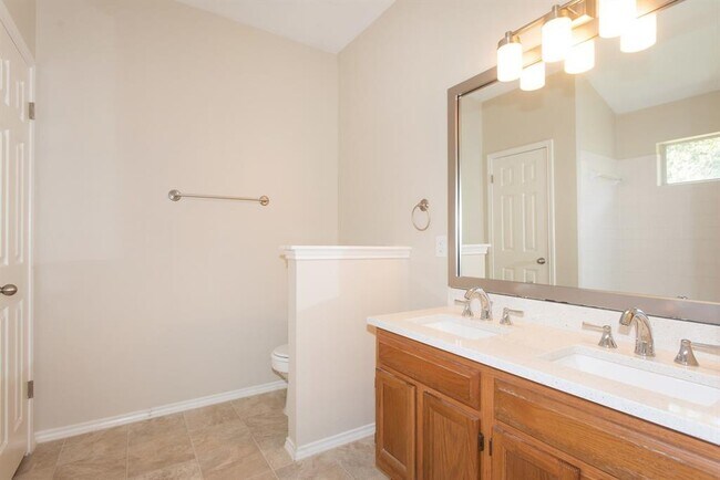Building Photo - 9025 Vigen Cir