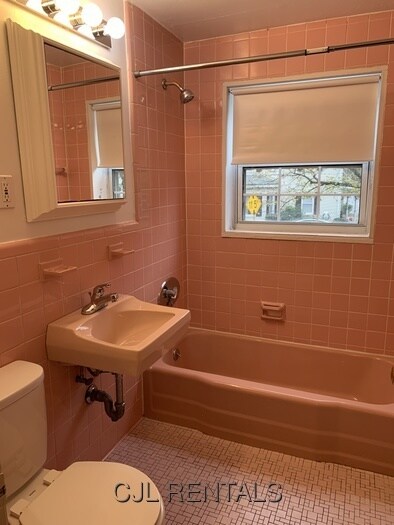 Building Photo - 67 Grove St