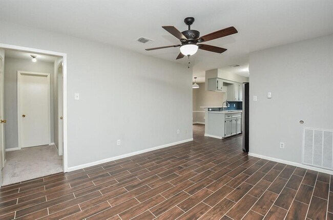 Building Photo - 2706 Foliage Green Dr