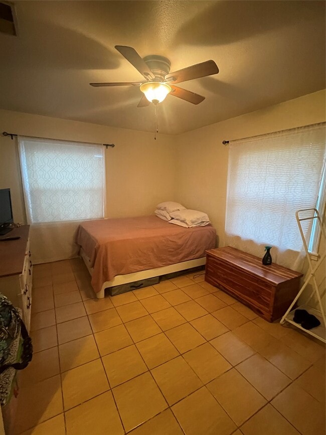 Building Photo - 119 Albacore Ave