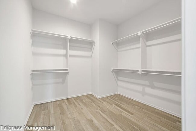 Building Photo - A Blend of Modern Luxury and Comfort