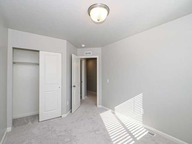 Building Photo - Saratoga Springs Twin Home