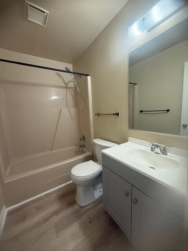 Building Photo - ASHLEY WOODS