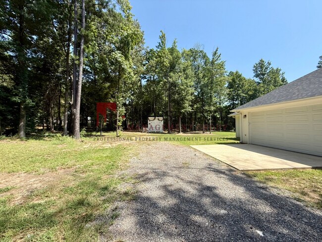 Building Photo - 11142 C R 4103 C