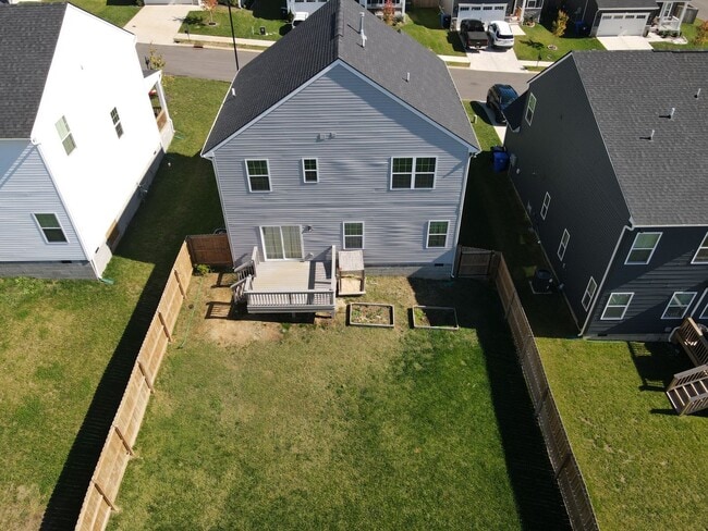 Building Photo - 4 Bedroom, 2.5 Bath Home w/ Fenced Backyard and 2 Car Garage