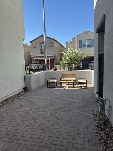 Building Photo - 277 E Azalea Dr