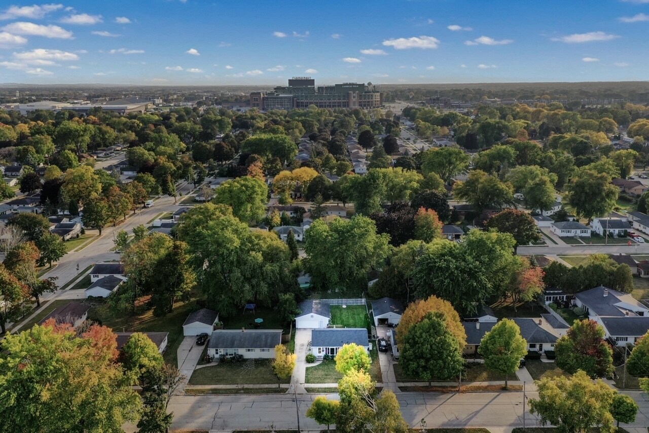 Building Photo - 1253 Roscoe St