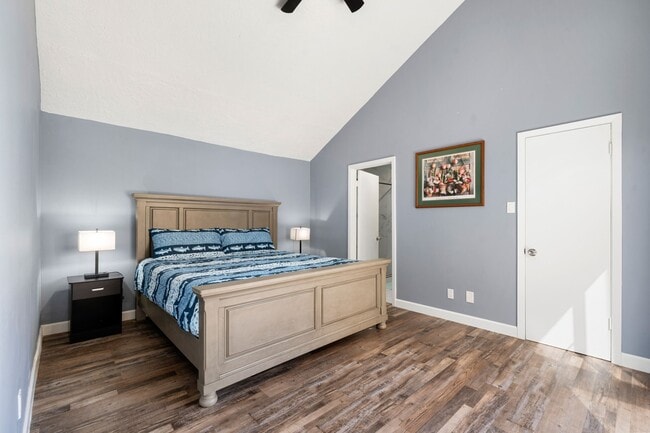 Building Photo - 12805 Westpark Dr