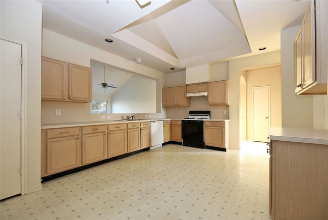 Building Photo - 8811 Norham Dr