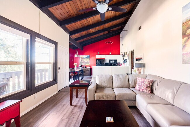 Building Photo - 2305 Trailside Dr