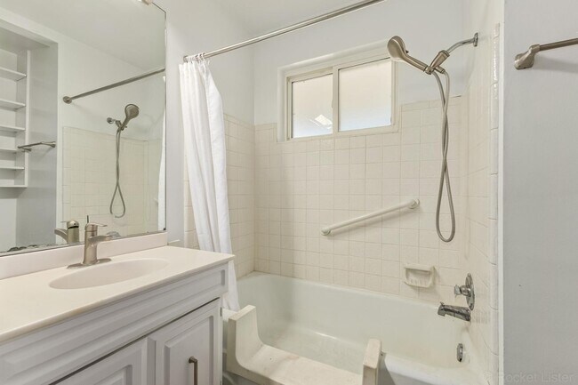 Building Photo - 6631 N 12th Pl