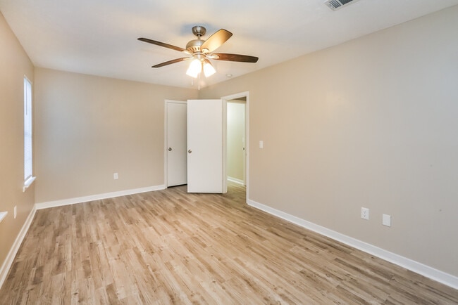 Building Photo - 187 Cumberland Rd