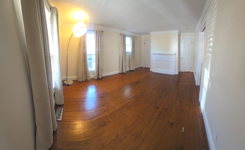 Building Photo - 122 Craven St