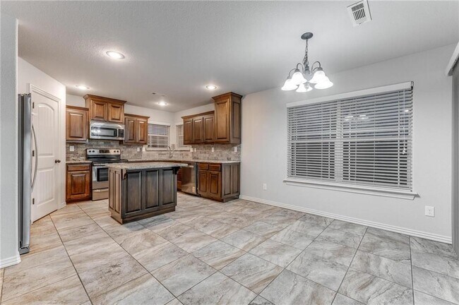 Building Photo - 1904 SW 18th St