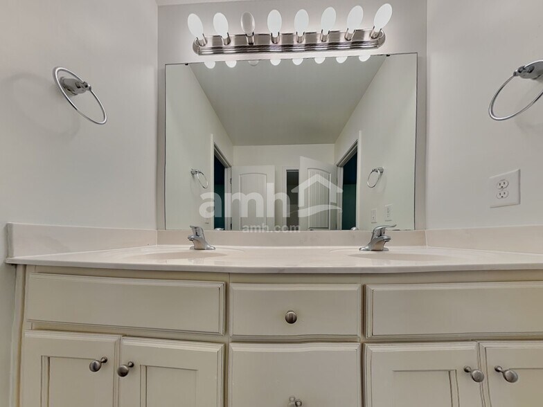 Building Photo - 108 Citrine Ct