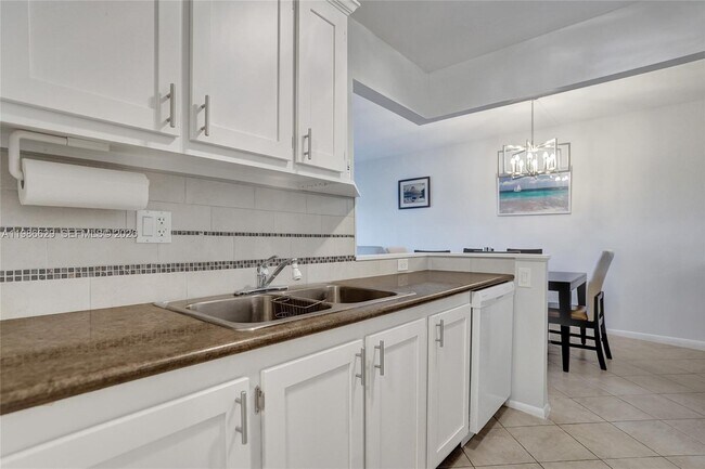 Building Photo - 400 N Riverside Dr