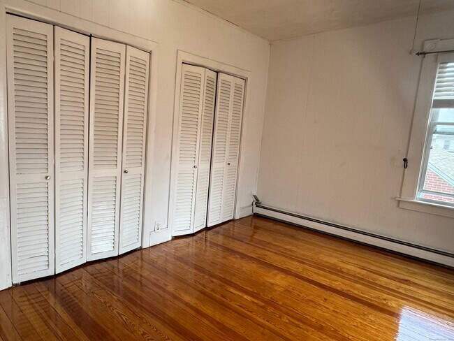 Building Photo - 704 Highland Ave