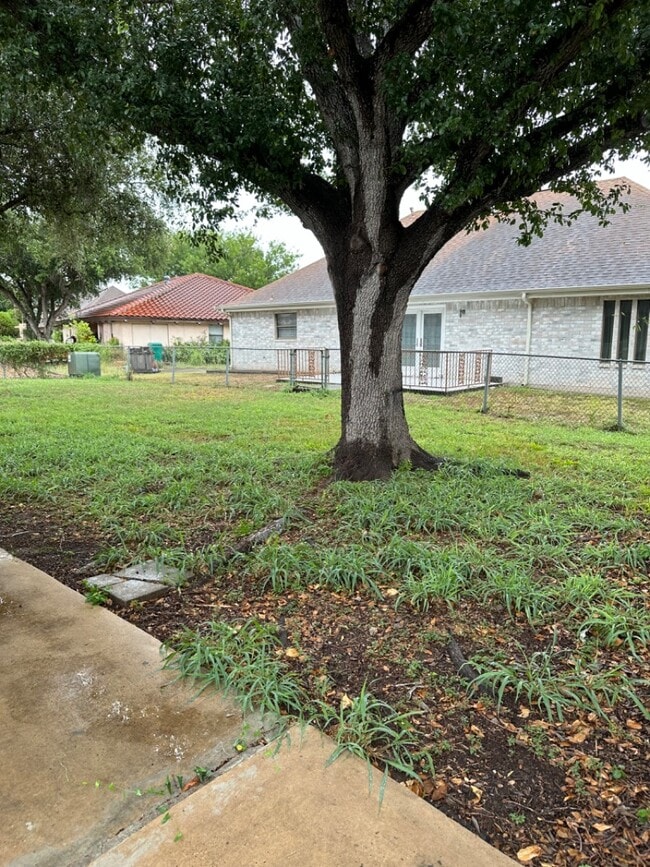 Building Photo - 2729 Palmer Dr