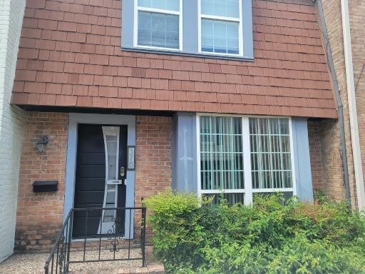 Building Photo - 376 N Post Oak Ln