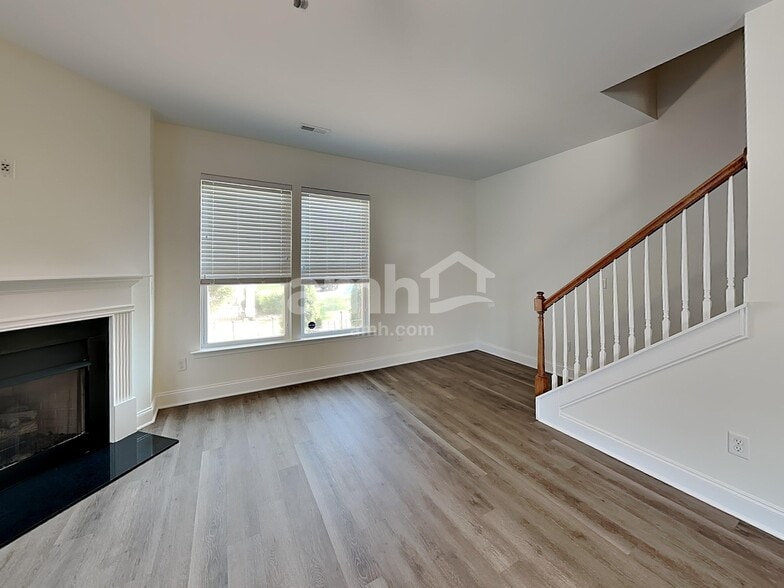 Building Photo - 1001 Haven Ln