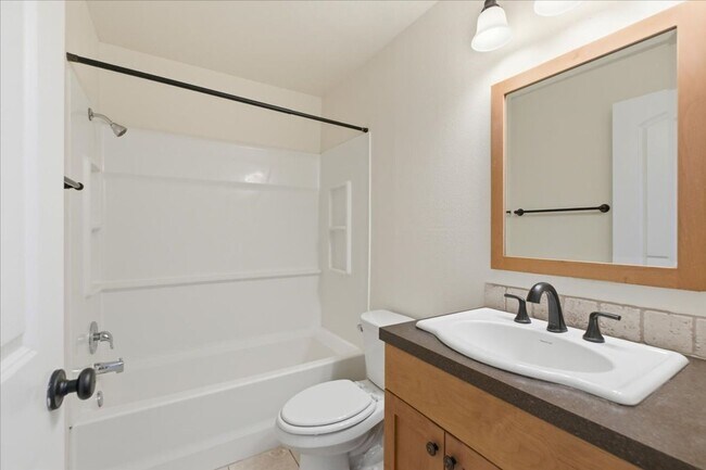 Building Photo - 2864 Newton Pl
