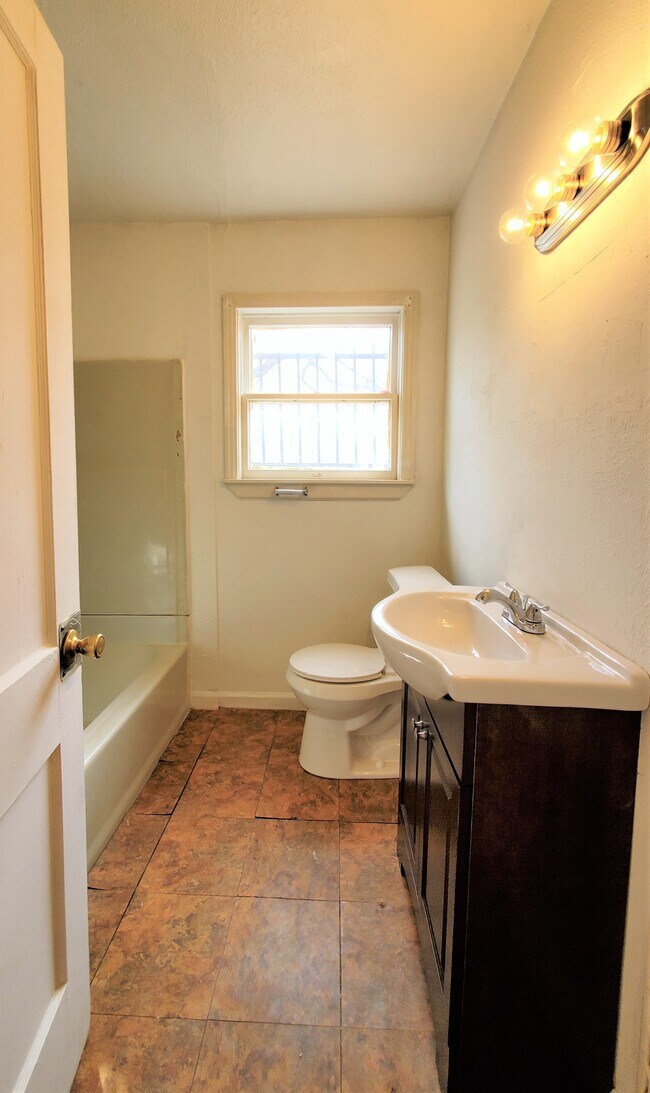 Building Photo - 4813 Old Mansfield Rd