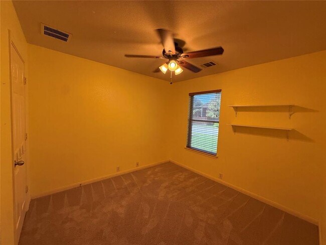 Building Photo - Beautiful 3 bed 2 bath house on corner lot