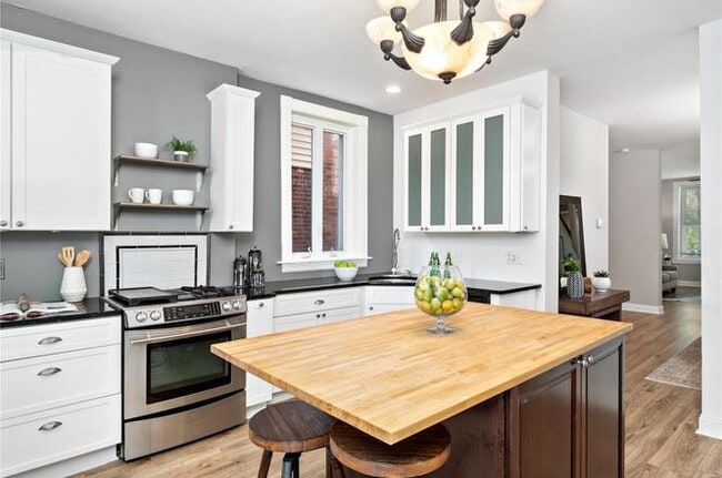 Building Photo - 5377 Reber Pl