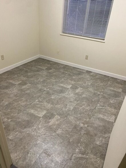 Building Photo - 648 Palisades Dr