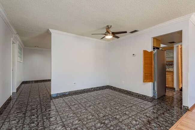 Building Photo - 4/2 Tampa Home