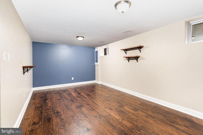 Building Photo - 2168 Mayflower Dr