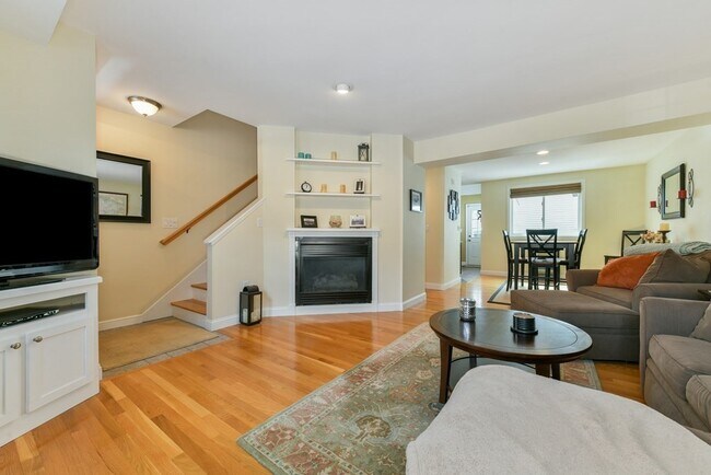 Building Photo - 161 Bunker Hill St