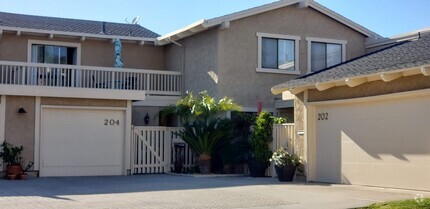 Building Photo - 204 Avenida Baja