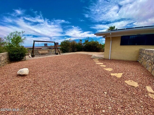 Building Photo - 3213 El Morro Rd