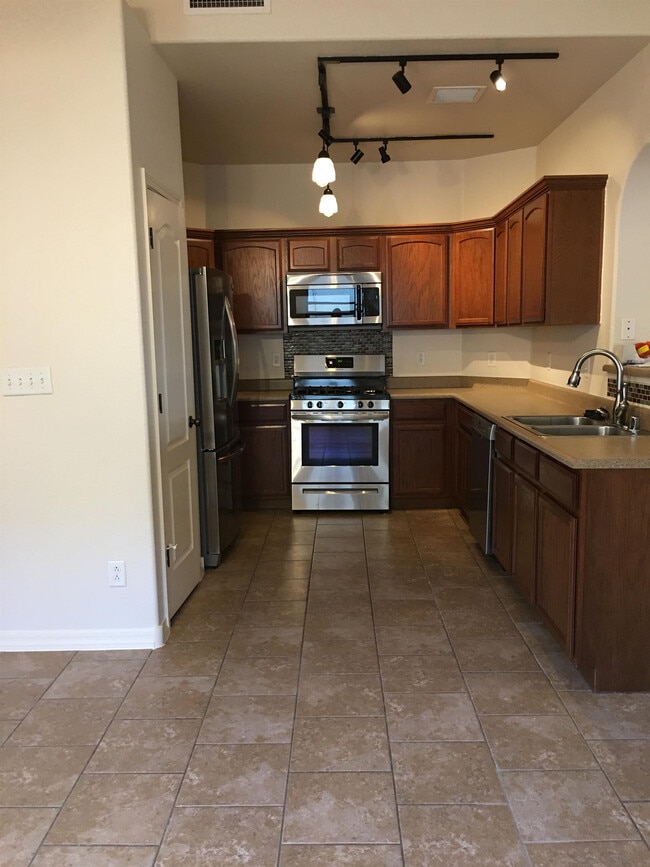 Building Photo - 14345 Apache Point Dr