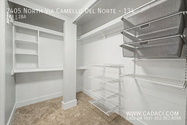 Building Photo - 7405 N Vía Camello Del Norte
