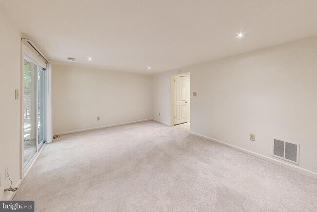 Building Photo - 10726 Pine Haven Terrace