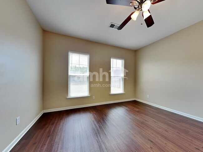 Building Photo - 3 Invierno Lake Dr