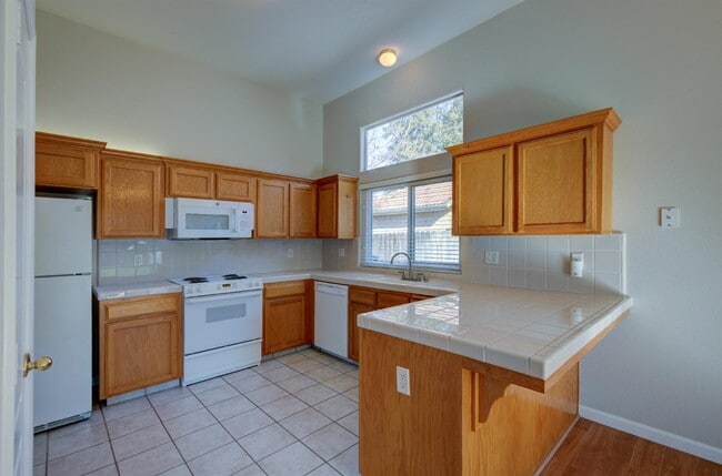 Building Photo - 5149 W Celeste Ave